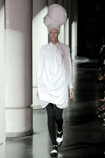 Look 10